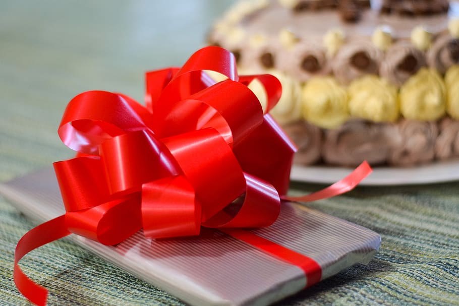 present, gift, cake, package, celebration, ribbon, paper, birthday HD wallpaper