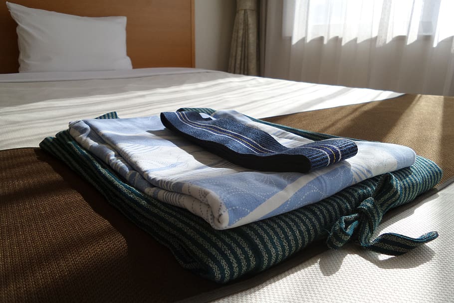 travel-bed-clothes-hotel.jpg