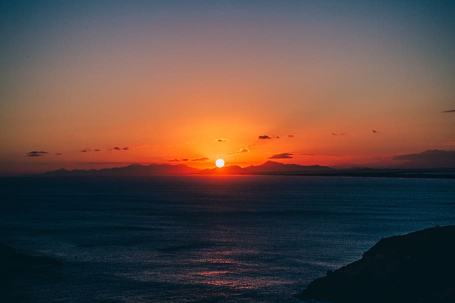 sunset over horizon, nature, outdoors, sunlight, dusk, red sky HD wallpaper