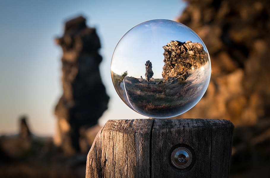 Glass Ball on Wood Clip Art, macro, perspective, rocky, wood - material HD wallpaper