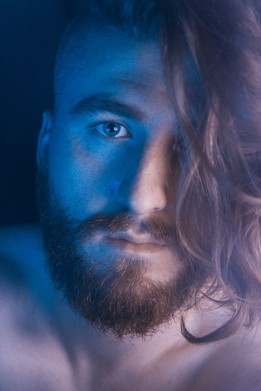 man taking selfie inside dark room, person, human, people, brazil HD wallpaper