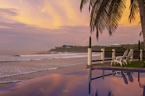 ocean waves photography, summer, building, hotel, resort, tropical HD wallpaper