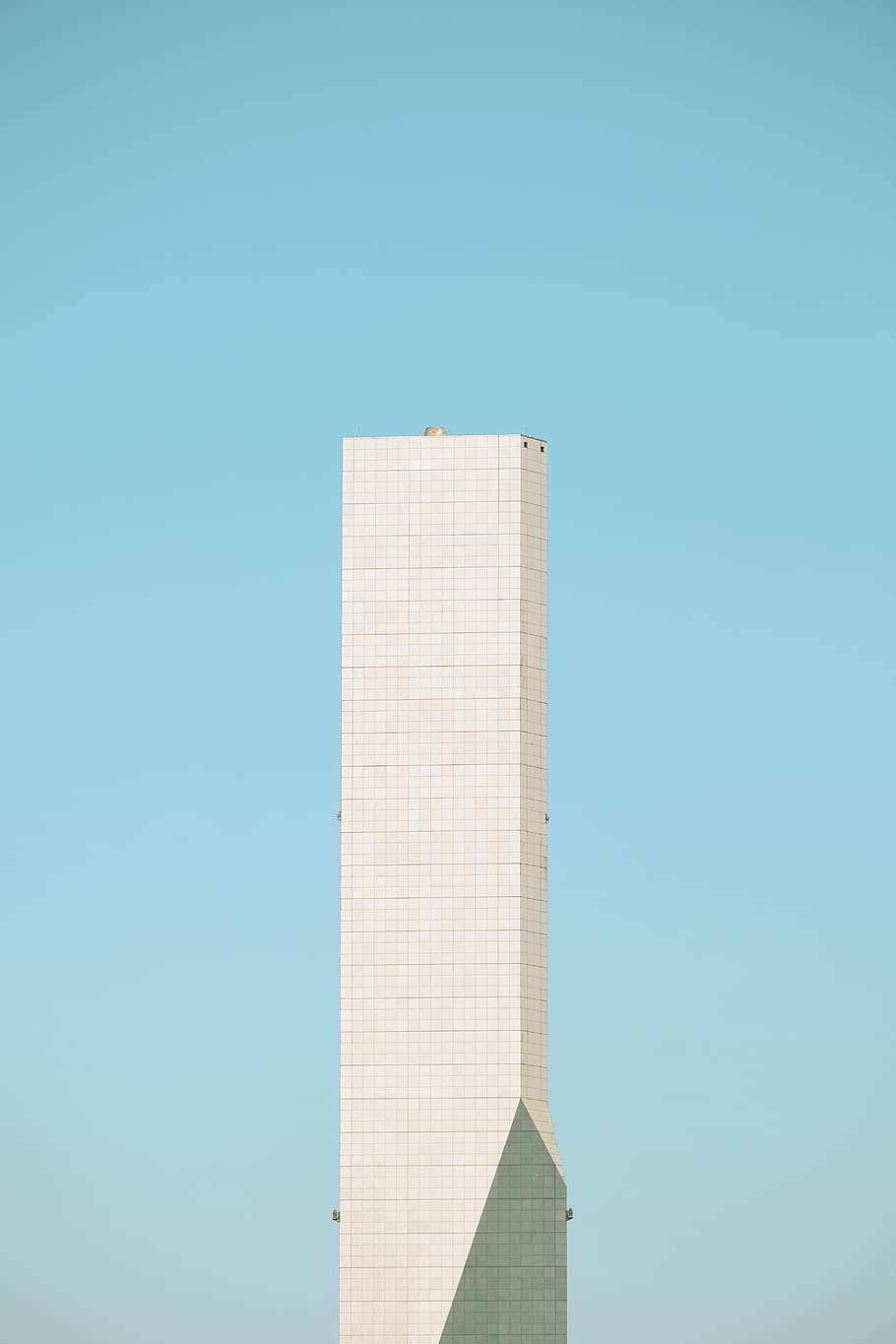 white concrete building, architecture, built structure, sky, building exterior HD wallpaper