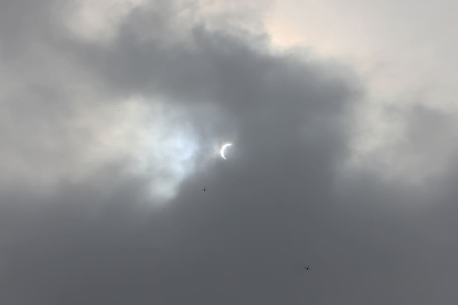 total solar eclipse, moon, sun, sky, cloud - sky, beauty in nature HD wallpaper