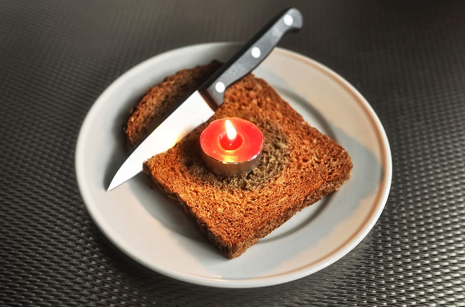 bread, food, bakery, tea light, hot, red tea light, knife, cutting HD wallpaper