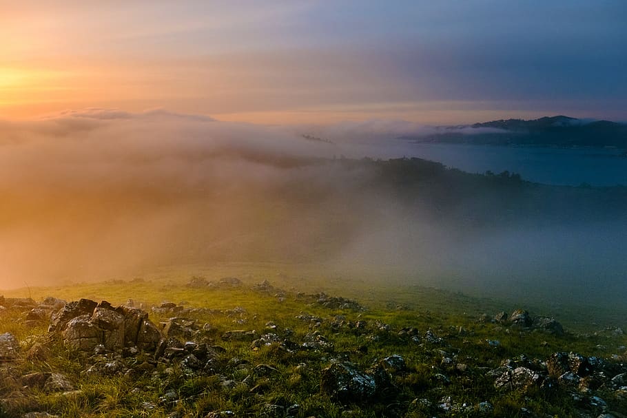 nature, landscape, mountains, summit, peaks, rocks, grass, fog HD wallpaper