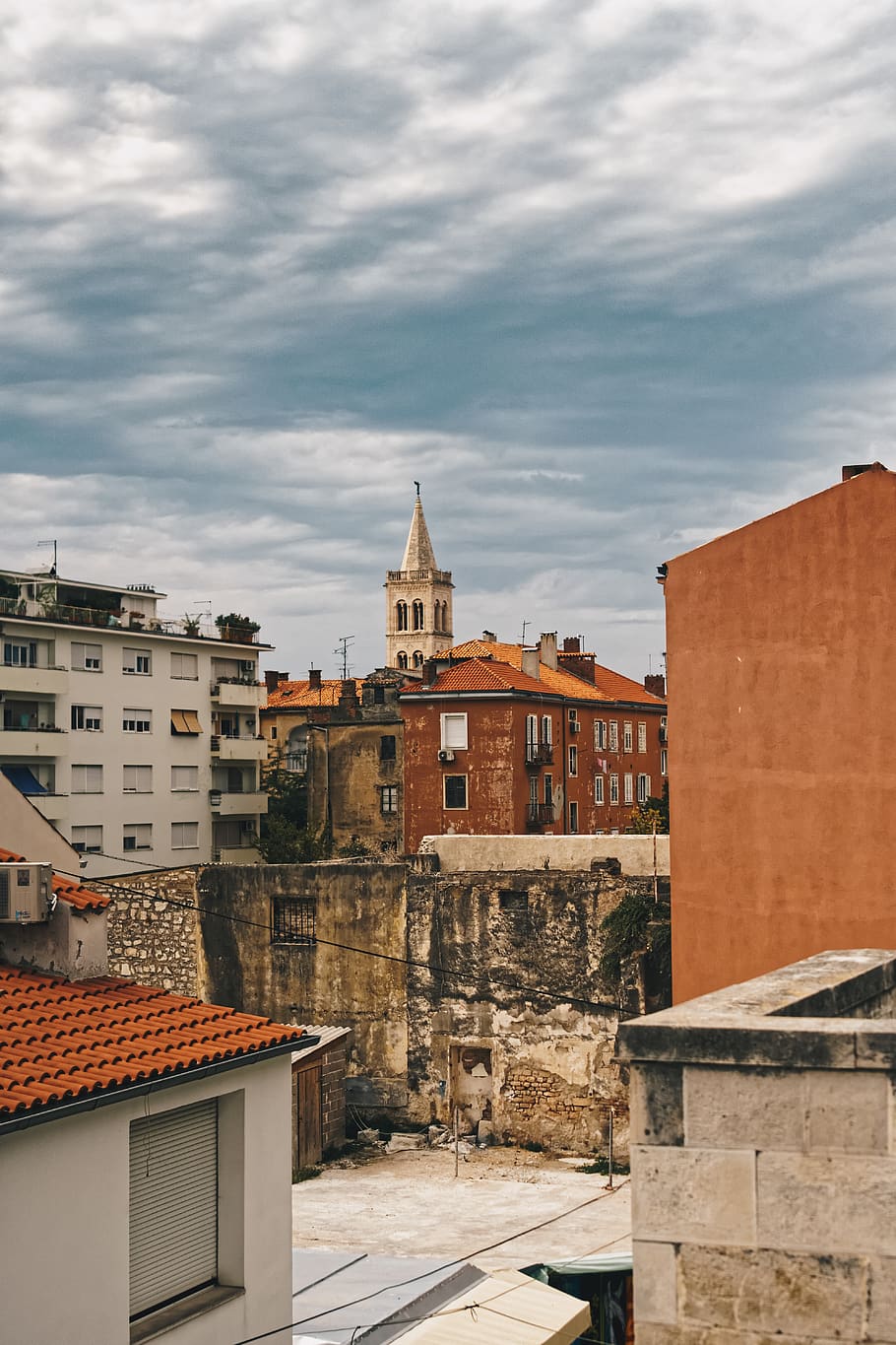 concrete buildings, roof, tower, spire, steeple, architecture HD wallpaper