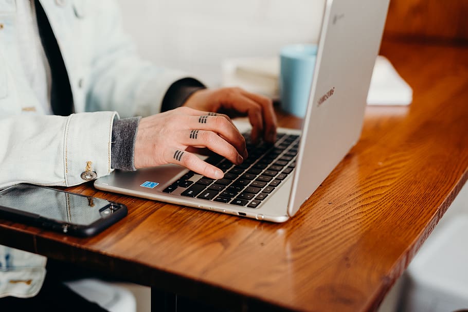 person using laptop computer, technology, wireless technology HD wallpaper