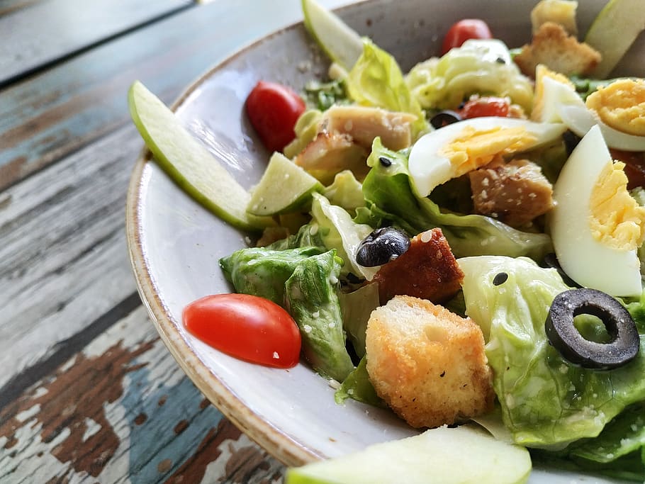 Close-Up Photo of Vegetable Salad With Boiled Egg, appetizer HD wallpaper