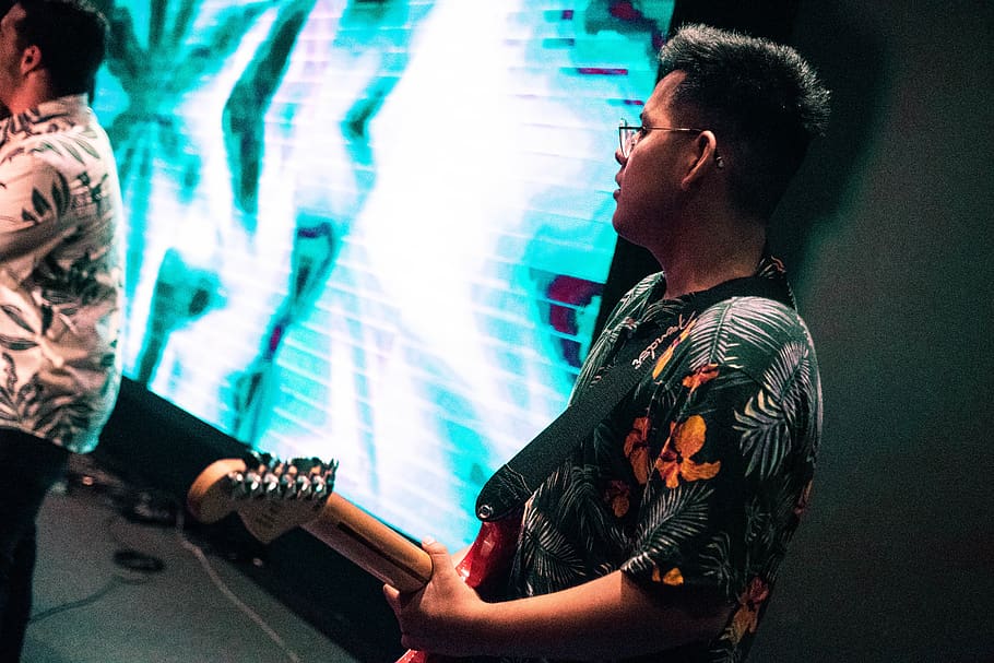 man playing guitar, human, person, musician, musical instrument HD wallpaper