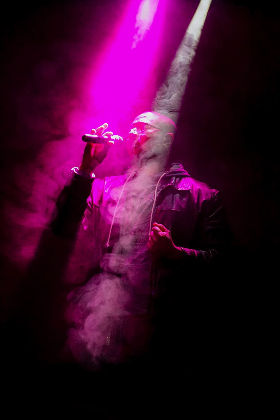man standing while holding microphone, human, person, night life HD wallpaper