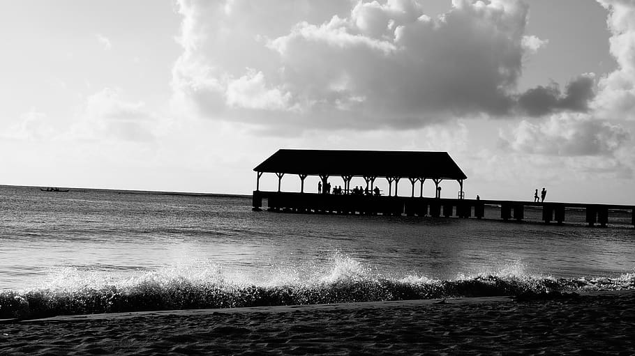 black and white, sky, clouds, beach, sand, water, waves, pier HD wallpaper