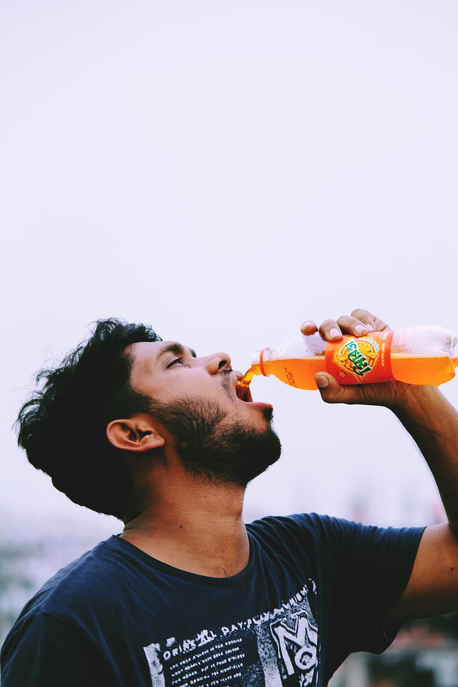 mirinda, cold, drink, man, rooftop, hair, sky, white, drinking HD wallpaper