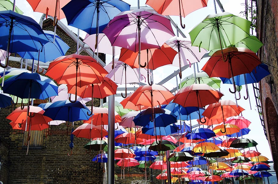 Сколько лет зонтику. Летний зонт. Большие зонты. Зонт большой декорация. Летние зонты баннер.
