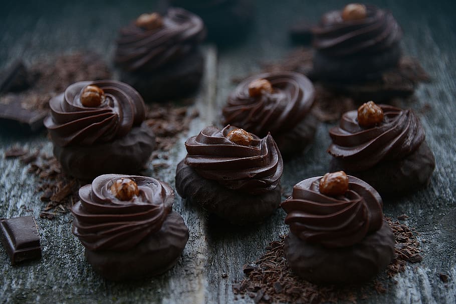 8 chocolate candies, food, food and drink, sweet food, indulgence HD wallpaper