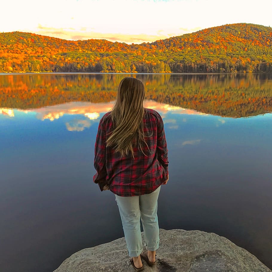 fall, girl, explore, adventure, lake, foliage, autumn, leaves HD wallpaper