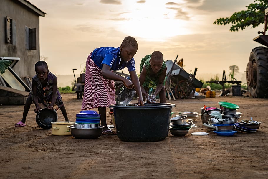 children washing dishes outside, cleaning, dishwashing, african