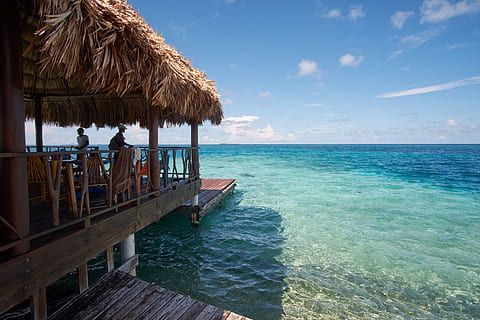 king lewey, belize, bar, ocean, island, caye, floating deck HD wallpaper