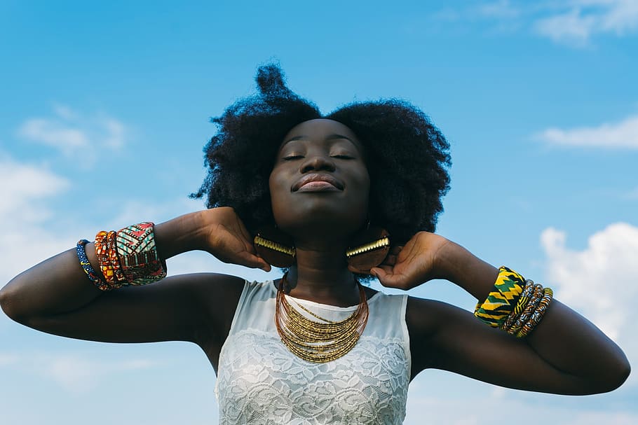 Woman Wearing White Sleeveless Lace Shirt, accessories, afro HD wallpaper