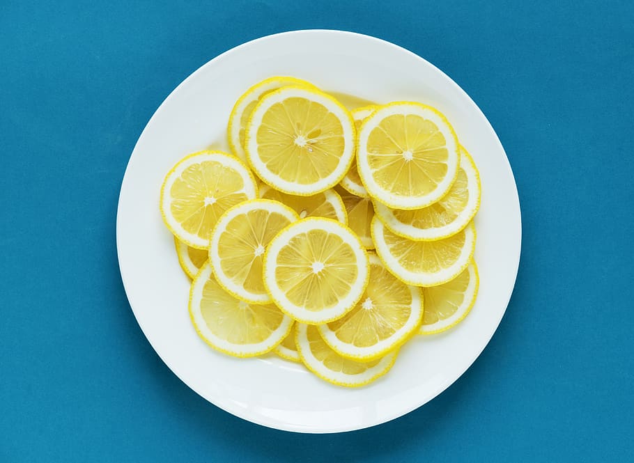 Plate of Sliced Lemons, blue background, citric, citrus, close-up, HD wallpaper