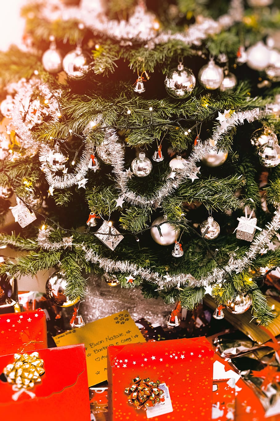 Green Christmas Tree With Baubles, celebration, christmas balls HD wallpaper