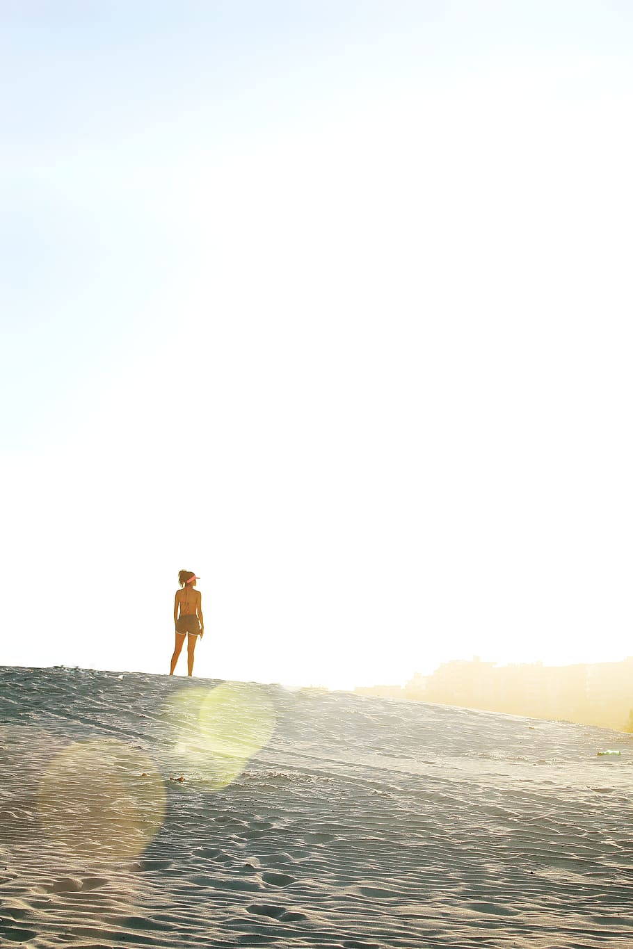 Woman Standing On Sand, action, dawn, daylight, fog, landscape, HD wallpaper