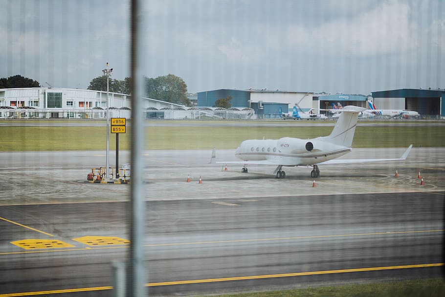 white airplane, airport, airfield, aircraft, vehicle, transportation, HD wallpaper