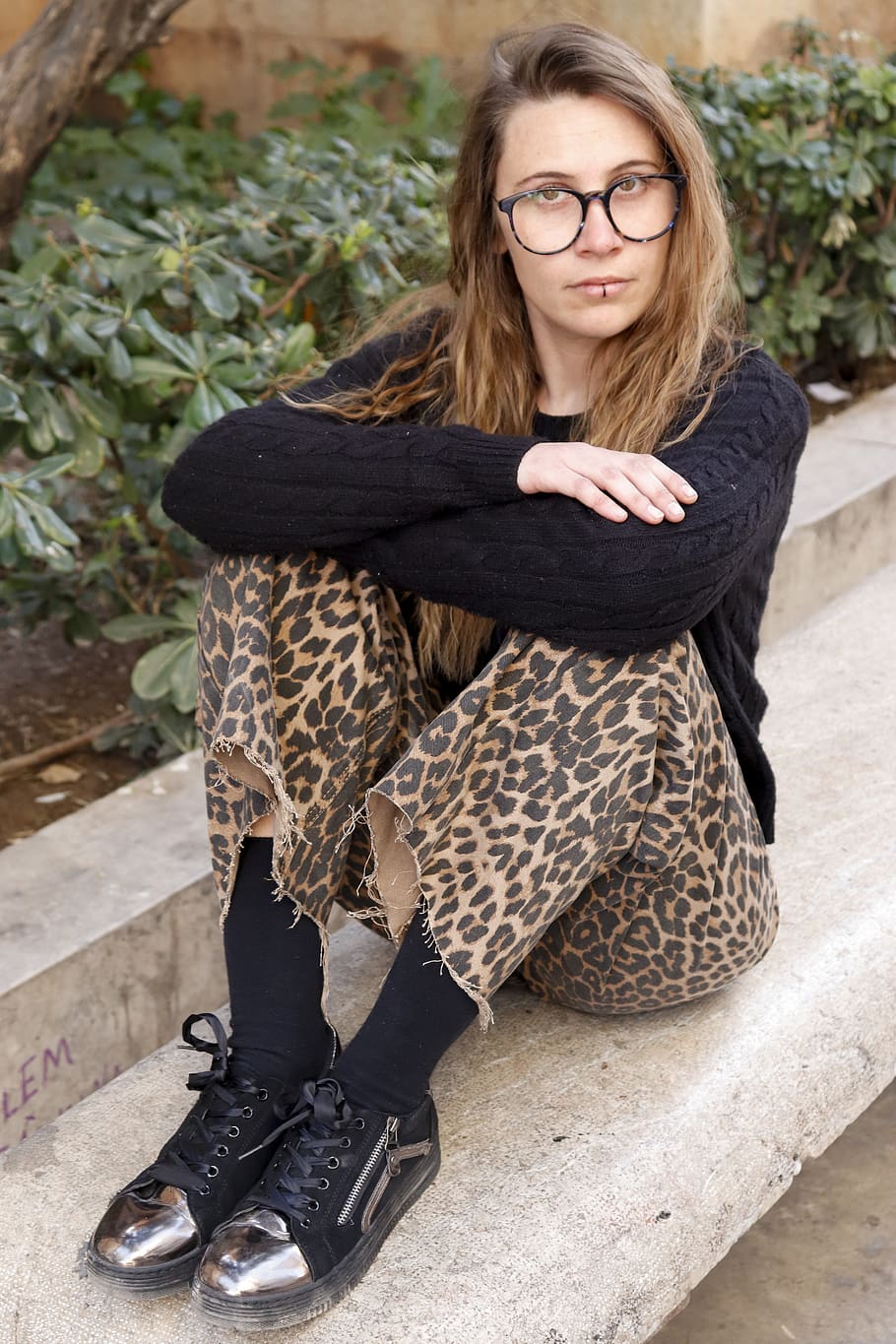 simple, model, city, bank, stone, sunglasses, one person, sitting HD wallpaper