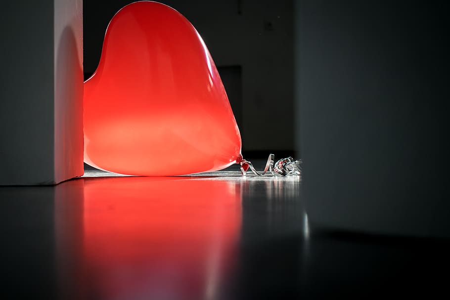 Red Heart Balloon on Top of Floor, blur, dark, indoors, justifyyourlove HD wallpaper