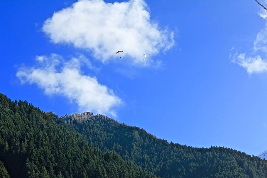 nature, mountain, trees, sky, parachute, clouds, blue, green HD wallpaper