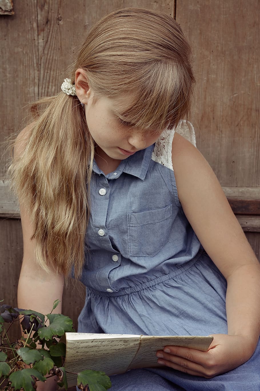 Girl in Gray Sleeveless Dress Reading Book, beautiful, blond, HD wallpaper