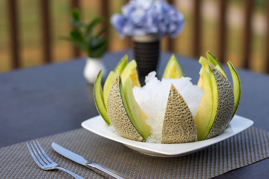 Sliced Kiwi Served in Plate, blur, close-up, delicious, focus HD wallpaper