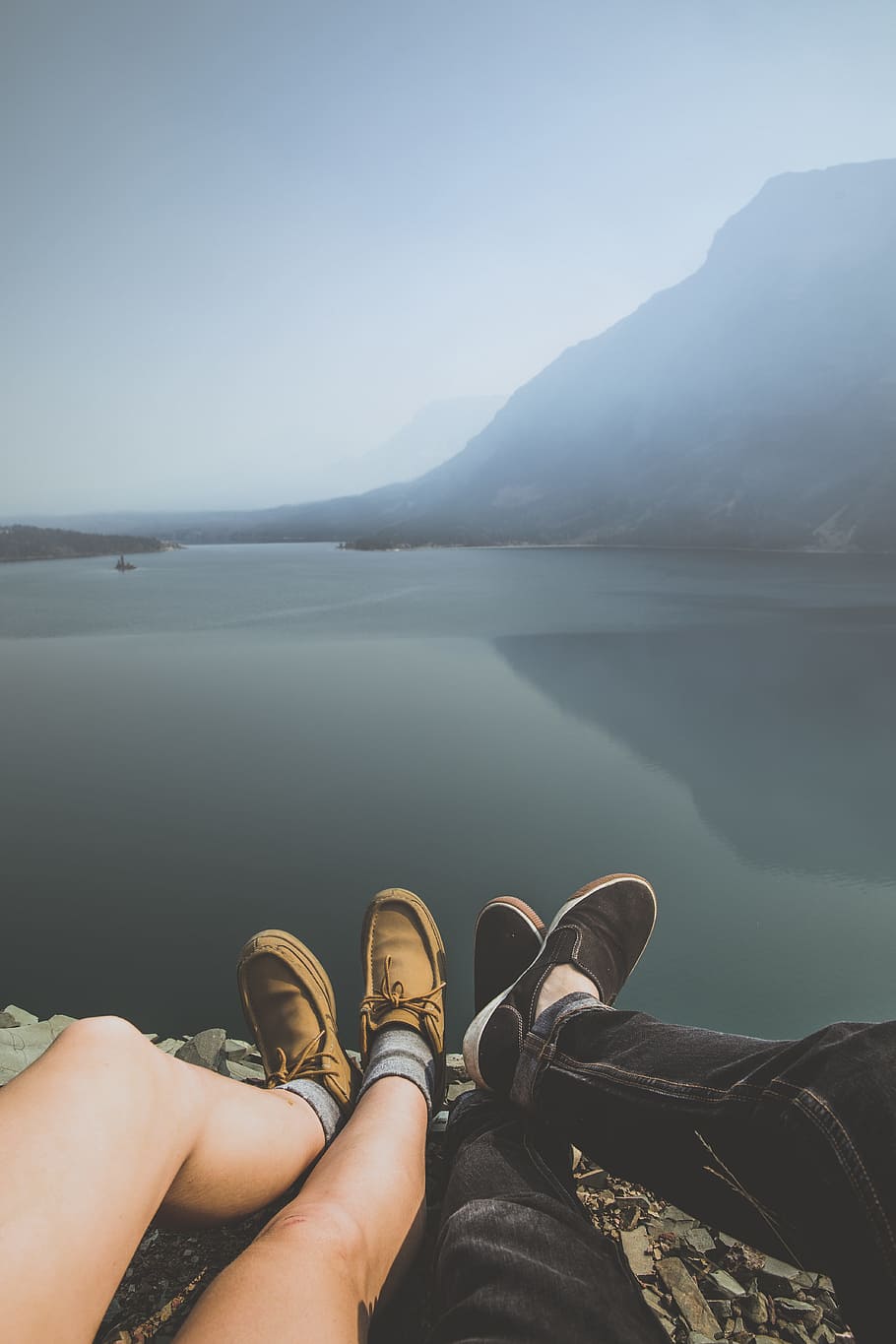 lake, mountain, mountains, earth, nature, dom, view, shoes HD wallpaper
