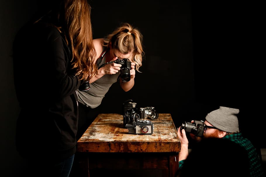 People Taking Pictures of Vintage Cameras, beanie, bonnet, capture HD wallpaper