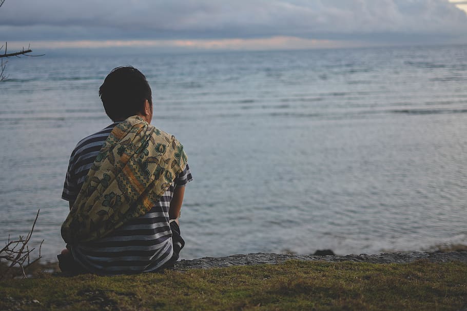 solo-meditate-mornings-sea.jpg