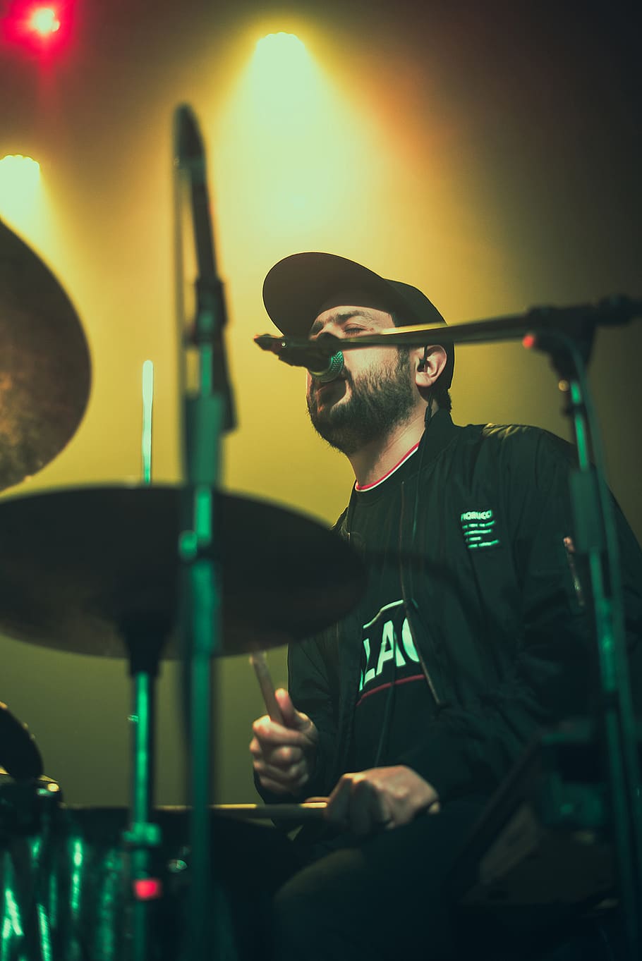 man playing drum while singing, musician, musical instrument HD wallpaper
