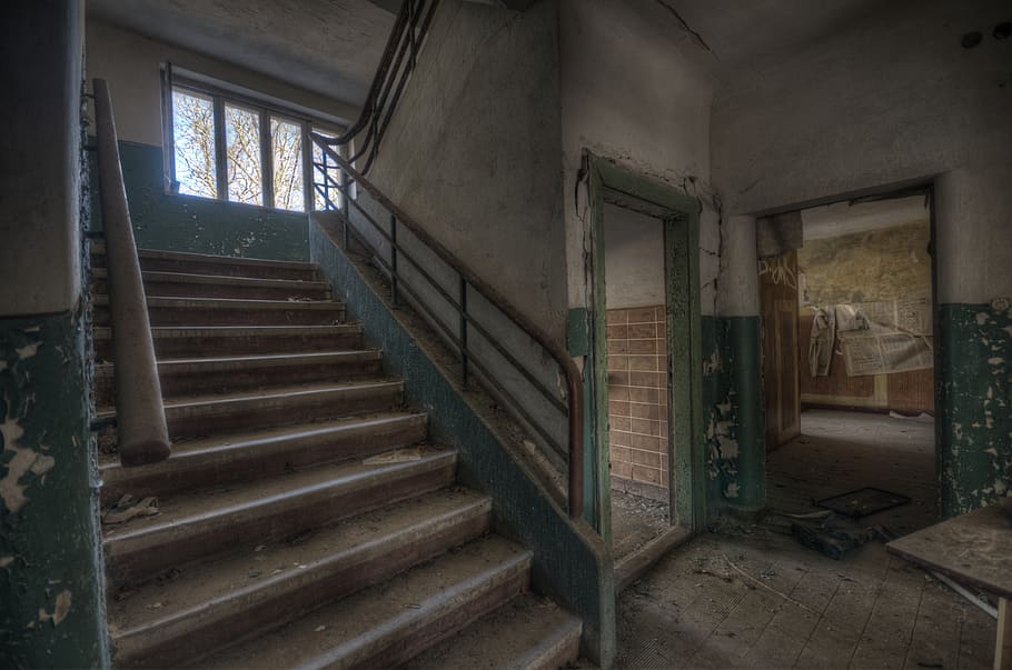 empty staircase, handrail, banister, building, crypt, interior HD wallpaper
