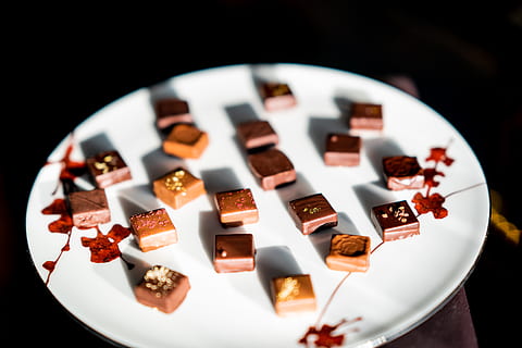 cube chocolates on round white ceramic plate, game, phone, mobile phone HD wallpaper