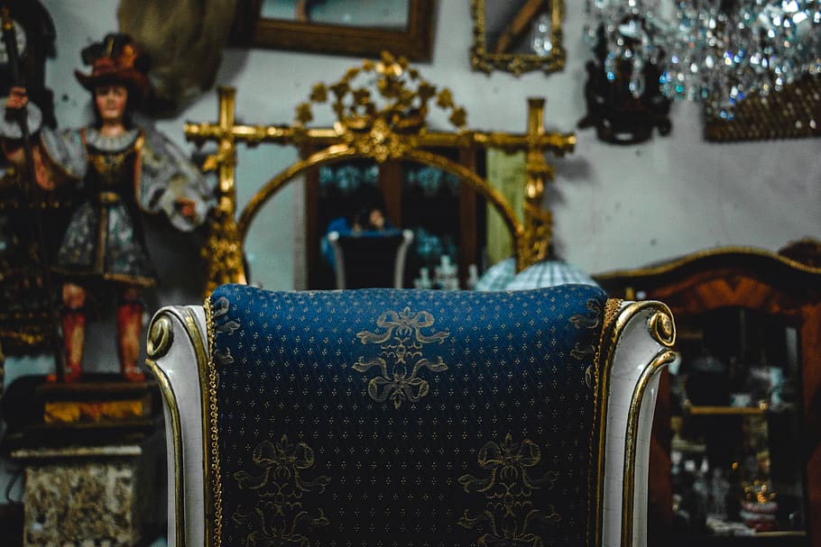 couch, golden, mirror, house, cool, focus on foreground, indoors HD wallpaper