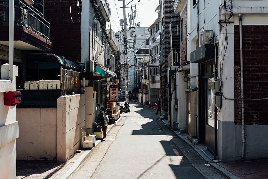 empty street during daytime, building exterior, architecture HD wallpaper