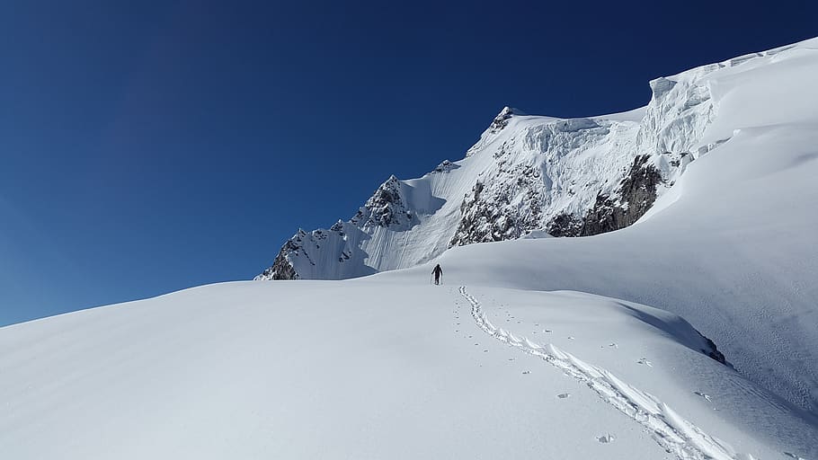 Man Walking in White Mountain Snow during Daytime, adventure HD wallpaper