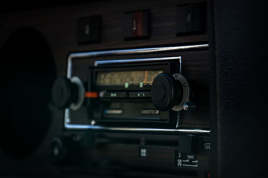 black 1-DIN head unit, indoors, close-up, technology, focus on foreground HD wallpaper