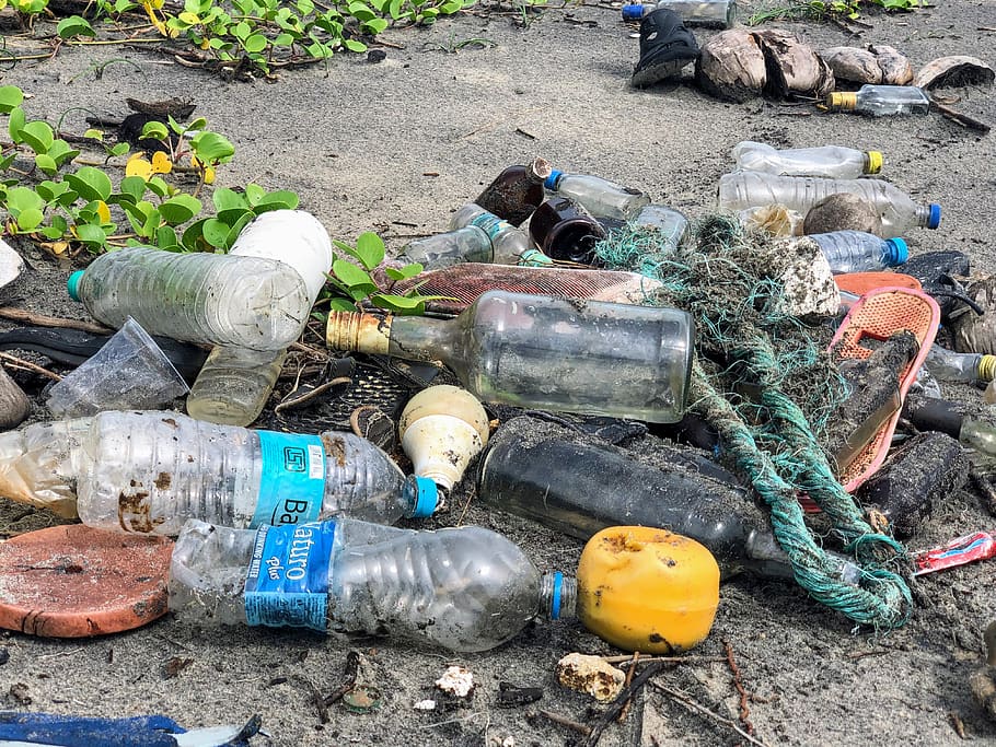 assorted garbage bottles on sandy surface, plastic, india, nivati fort rd HD wallpaper