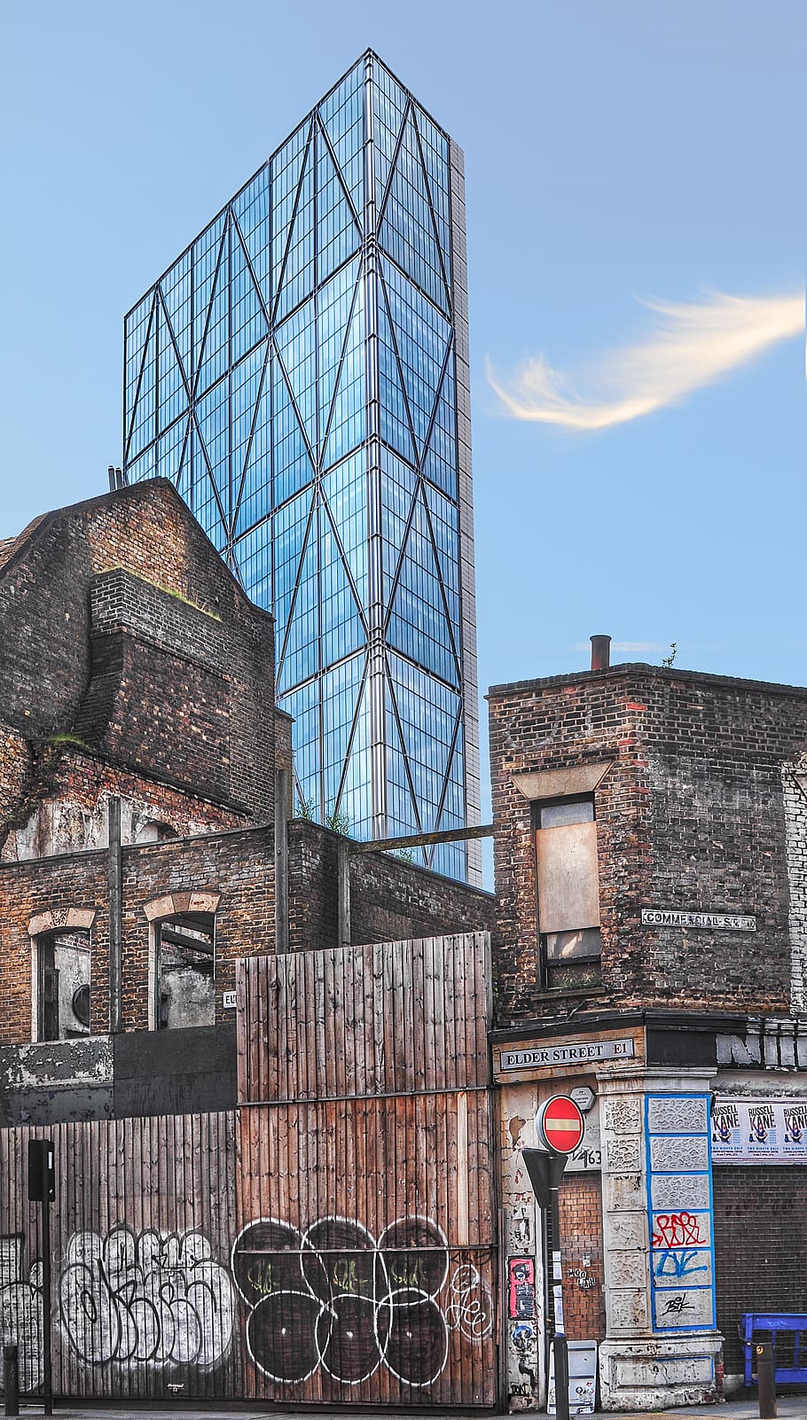 brown building with wall art, built structure, architecture, building exterior HD wallpaper