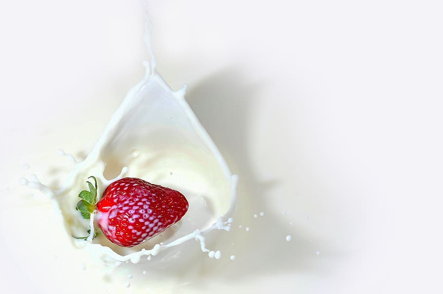 Strawberry Fruit dropped in milk, splash, food, healthy eating HD wallpaper
