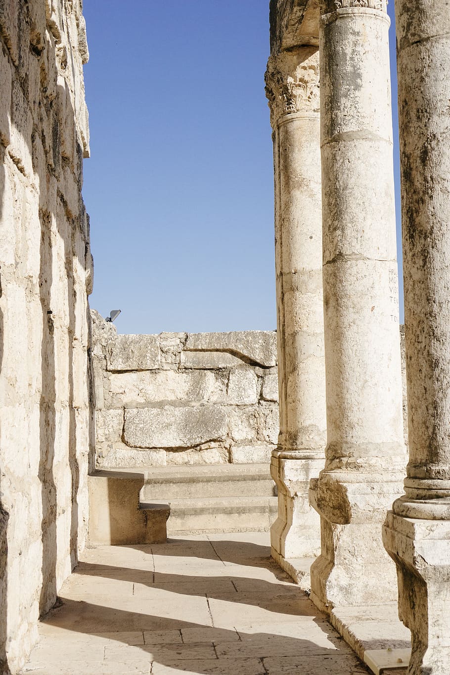 Row of Concrete Column, ancient, antique, archaeology, capernaum, HD wallpaper
