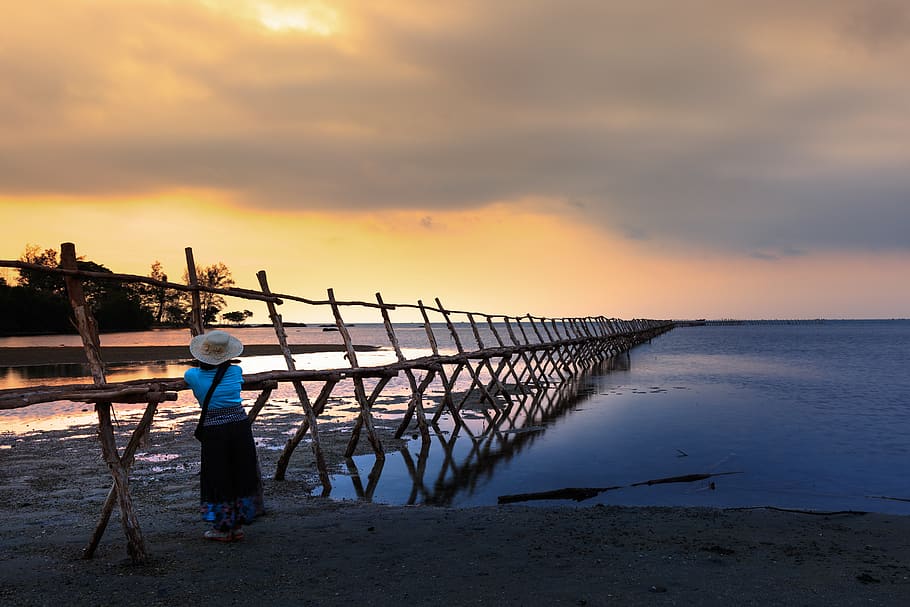 Landscape of a Beach, clouds, dawn, dock, dusk, evening, hat HD wallpaper