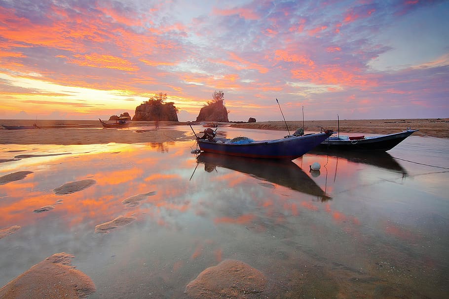Boats on Body of Water during Sunset, beach, dawn, landscape HD wallpaper