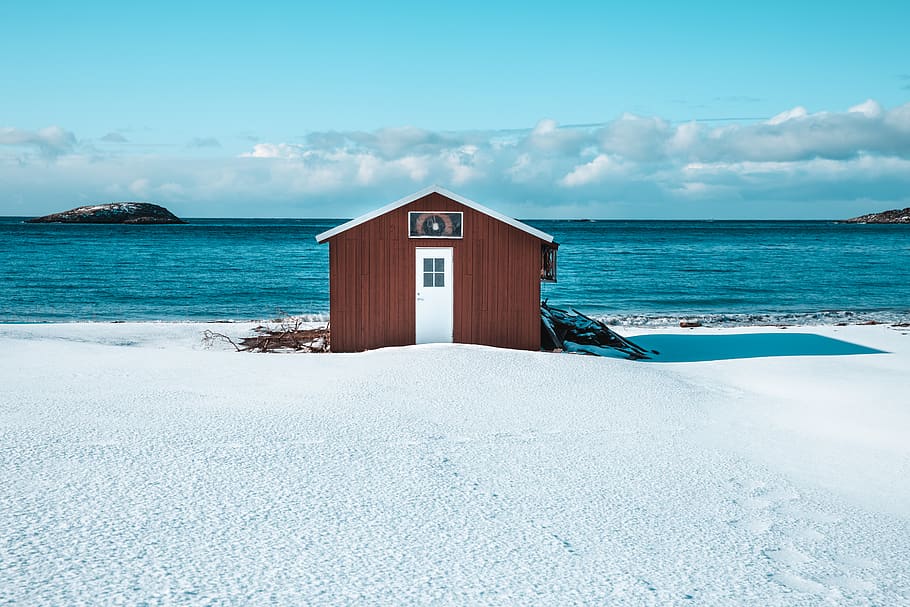 Brown and White Wooden Shed, beach, clouds, daylight, daytime HD wallpaper