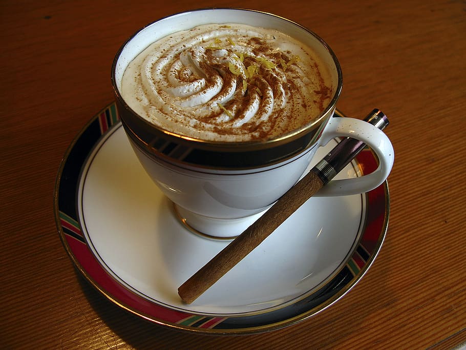 Teacup Filled With Coffee on Platter on Brown Wooden Board, beverage HD wallpaper